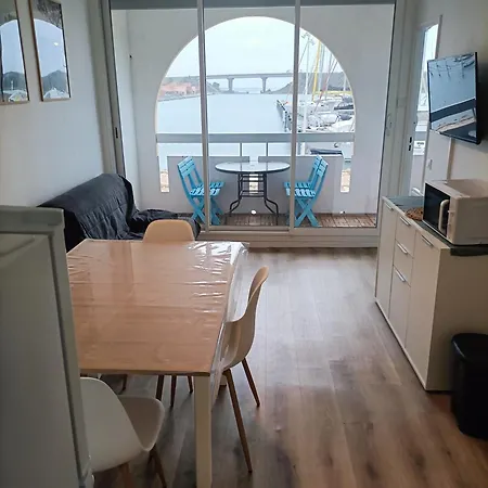 T2 Renove Avec Tres Belle Vue Sur Le Port De Plaisance, Parking Et Wifi Inclus *