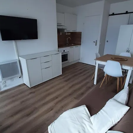 T2 Renove Avec Tres Belle Vue Sur Le Port De Plaisance, Parking Et Wifi Inclus Apartment *