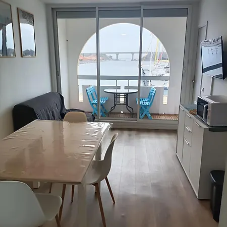 Apartment T2 Renove Avec Tres Belle Vue Sur Le Port De Plaisance, Parking Et Wifi Inclus